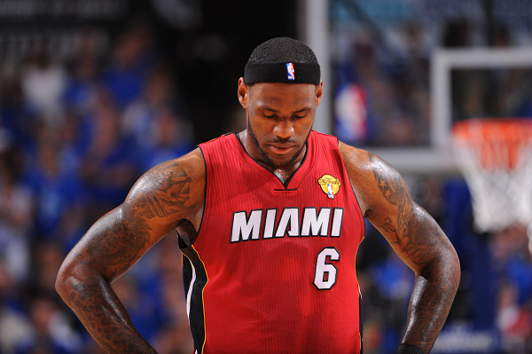 早报：千军万马过独木桥（早报：万人争渡独木桥）