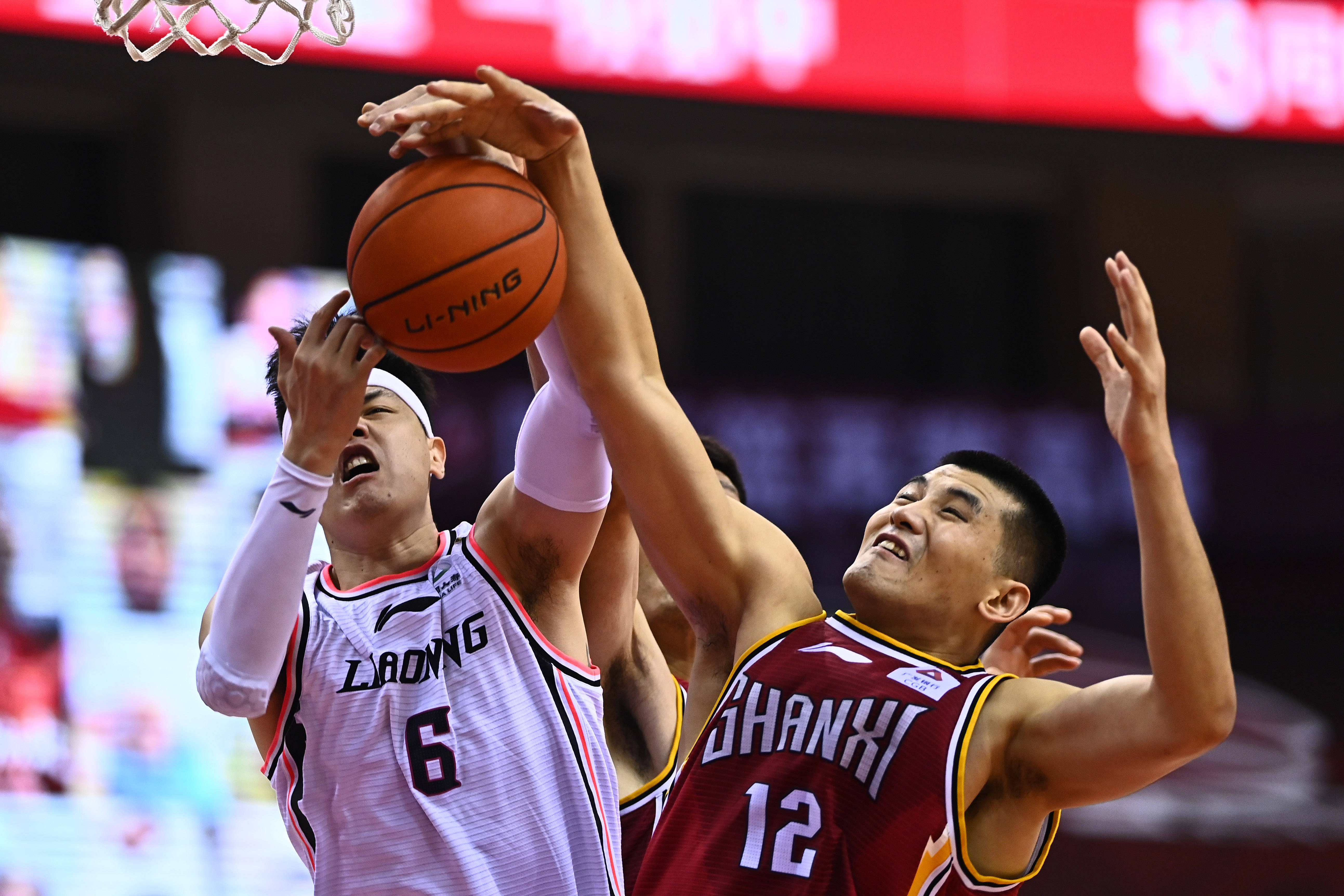 恩比德梦回当年，米切尔大开无双（恩比德重现巅峰，米切尔开启无双模式）