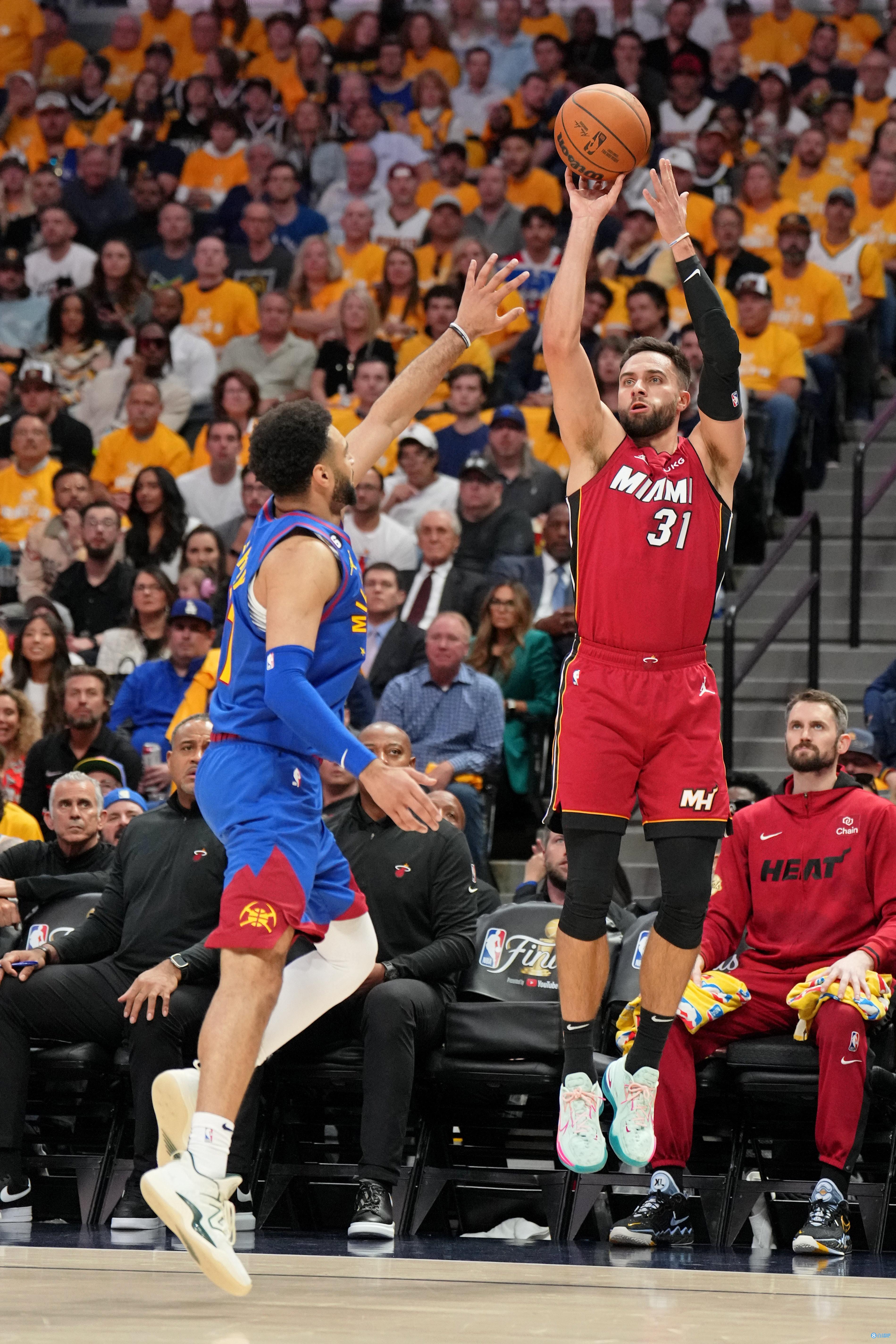 巴蒂：劳塔罗和小蜘蛛可以一起上，但其中一人必须做出牺牲（巴蒂：劳塔罗与小蜘蛛可同上，但必须有一人做出牺牲）