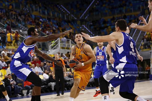 传闻：蓝鹰埃弗顿关注梅斯16岁前锋，身高193已亮相法甲（据报道：蓝鹰埃弗顿有意梅斯16岁前锋，193cm新星已完成法甲首秀）