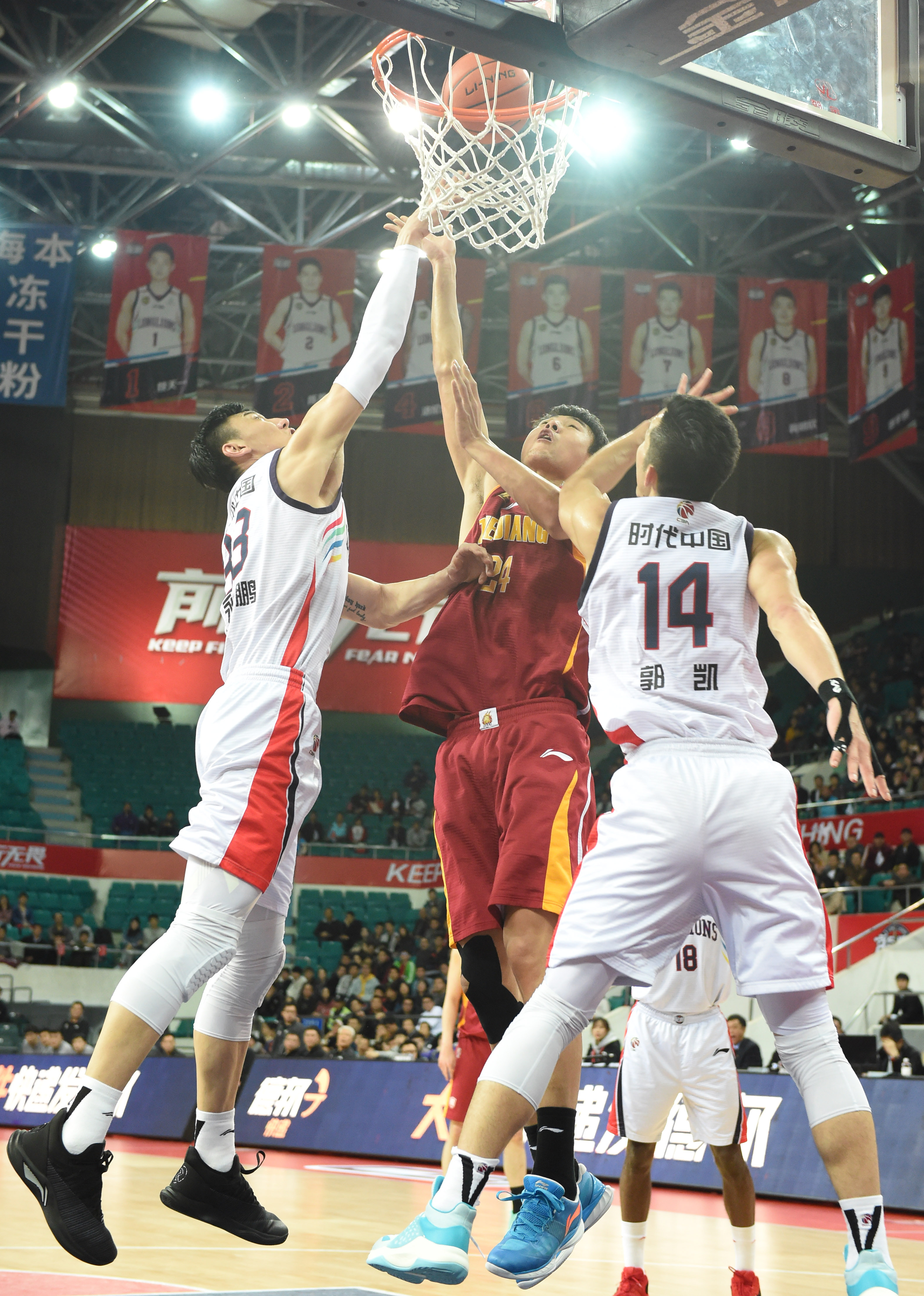 瓦塞尔谈输给骑士：骑士几乎每次都在禁区里完成终结&所有人都有责任（瓦塞尔谈不敌骑士：对手几乎次次禁区终结，全队都有责任）