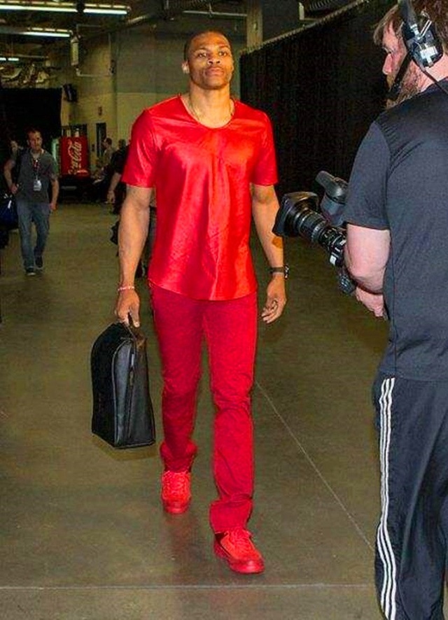 斯卢茨基：这是于汉超生涯最后一场比赛，明年加入申花教练组（斯卢茨基：于汉超完成生涯谢幕战，明年将加入申花教练组）