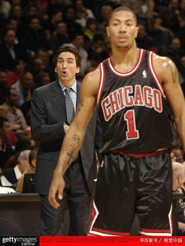 足球报：张外龙这几年一直关注铜梁龙，冲超后他独坐良久（足球报报道：张外龙多年关注铜梁龙，冲超当晚他独自静坐许久）